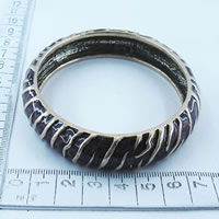 Alloy bangle with enamel 68126