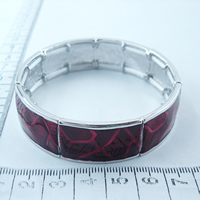 Fashion bangle in red 68141