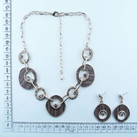 Costume jewelry|Necklace and earrings set