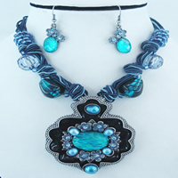 Fashion necklace and earrings set