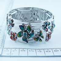 Stretchy bangle with flower