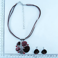 Fashion necklace and earrings set