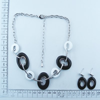 White/Black necklace set