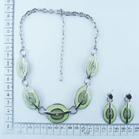 Fashion necklace in green