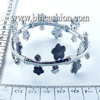 Alloy bangle with enamel