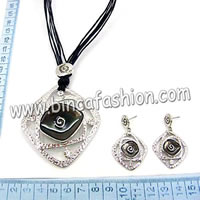 Alloy jewellery set
