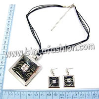 Fashion necklace set