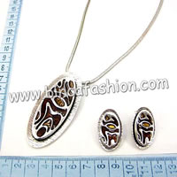 Fashion necklace set