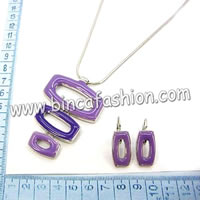 Fashion necklace set