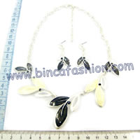 Artificial jewellery 